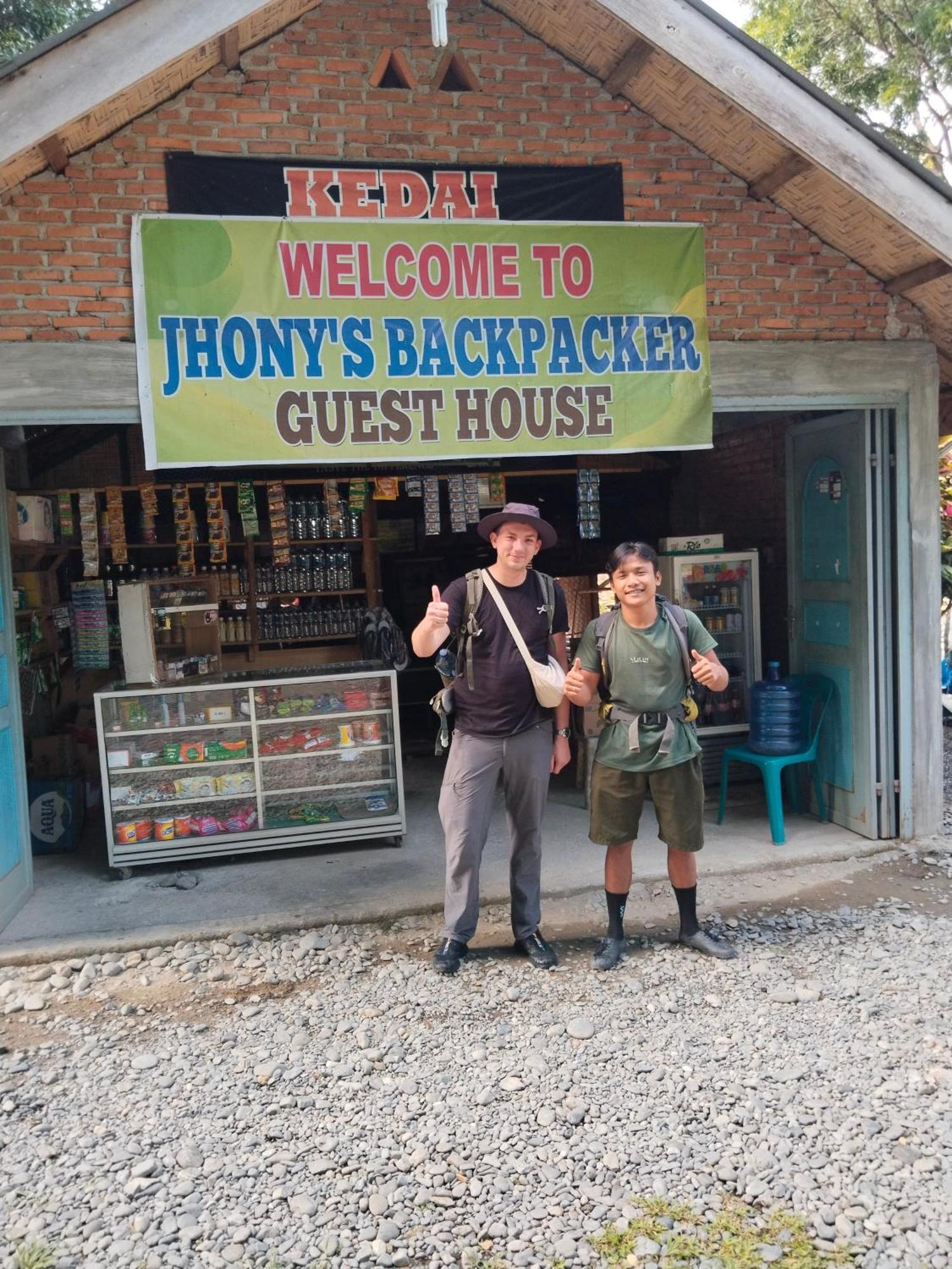 Jhony'S Backpacker-Guest House Only Stay Here Book Treking With Us Bukit Lawang Exterior foto